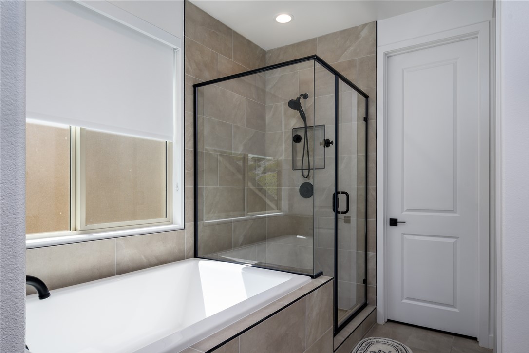 2821 Bridgetide Road Corona, CA 92883 - Photo 20 of 38 Master bath upstairs