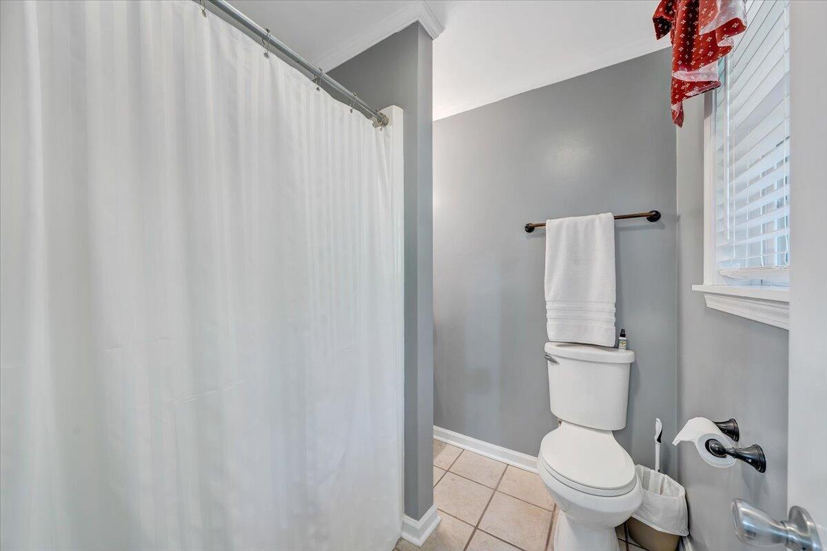 6121 Sunnycrest Road Roanoke, VA 24018 - Photo 17 of 37 Bath