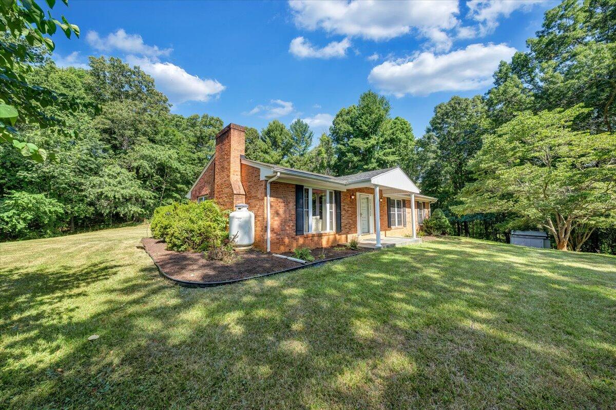 6121 Sunnycrest Road Roanoke, VA 24018 - Photo 35 of 37 Secluded & Private