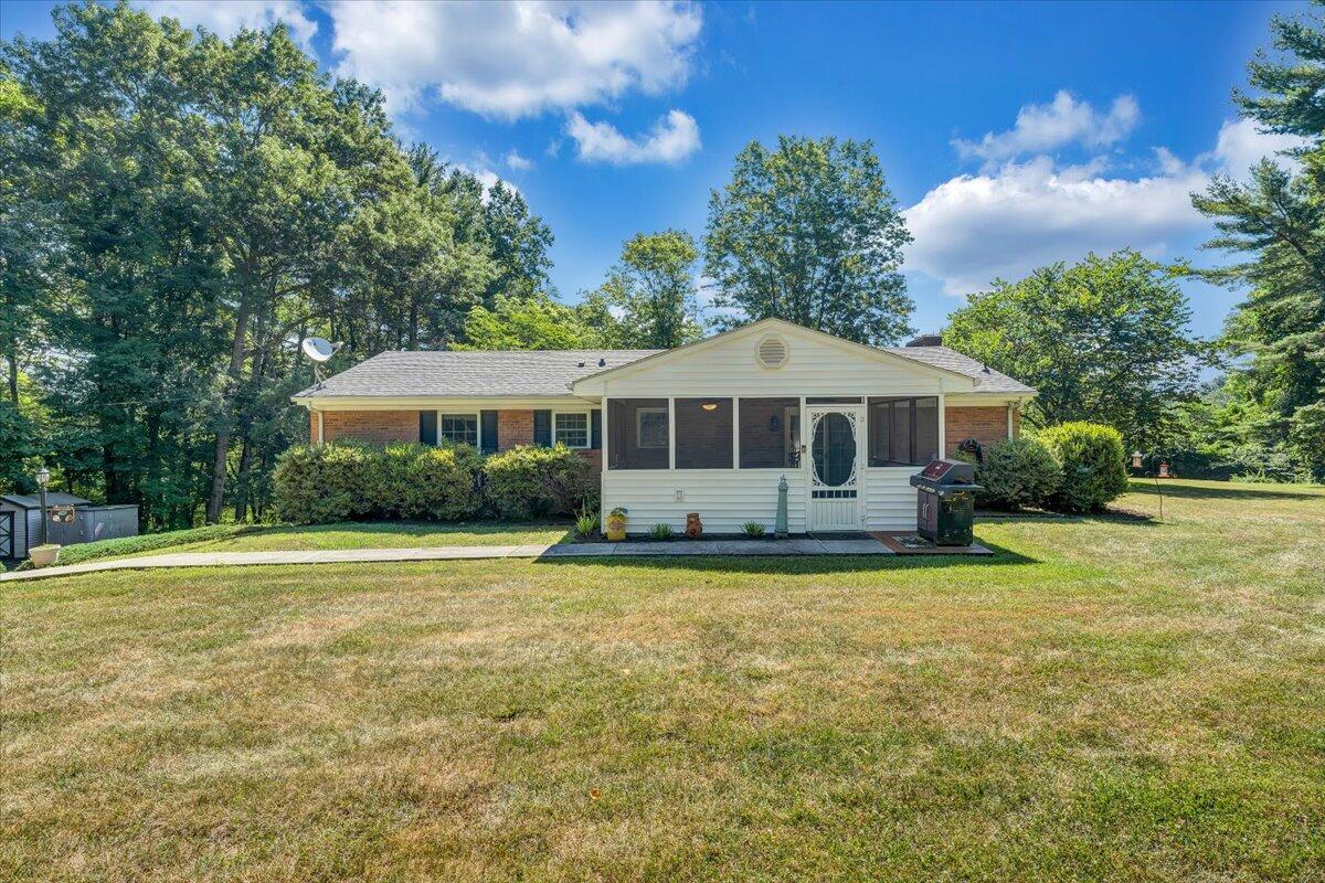 6121 Sunnycrest Road Roanoke, VA 24018 - Photo 37 of 37 Brick Ranch