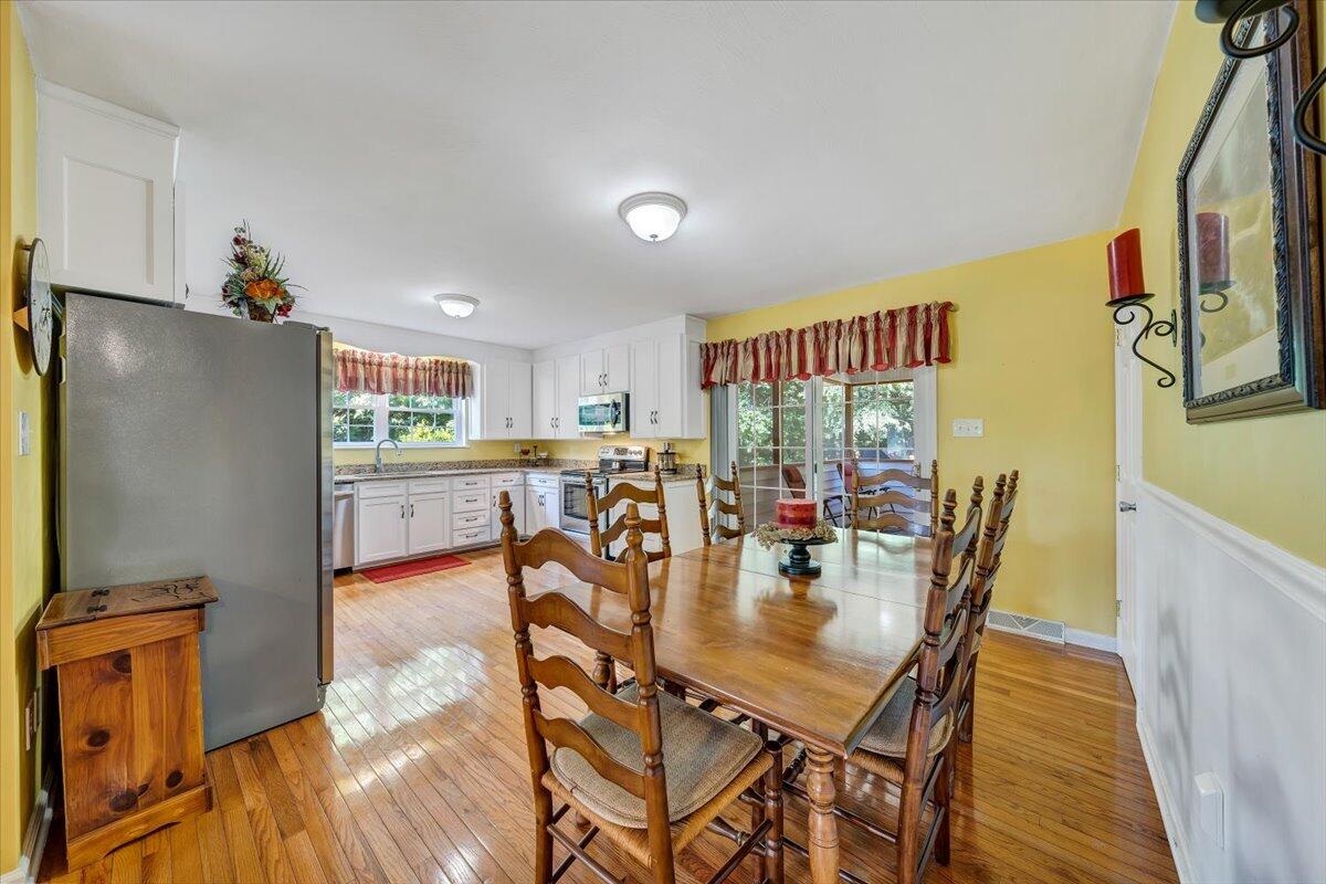 6121 Sunnycrest Road Roanoke, VA 24018 - Photo 5 of 37 Dining Area