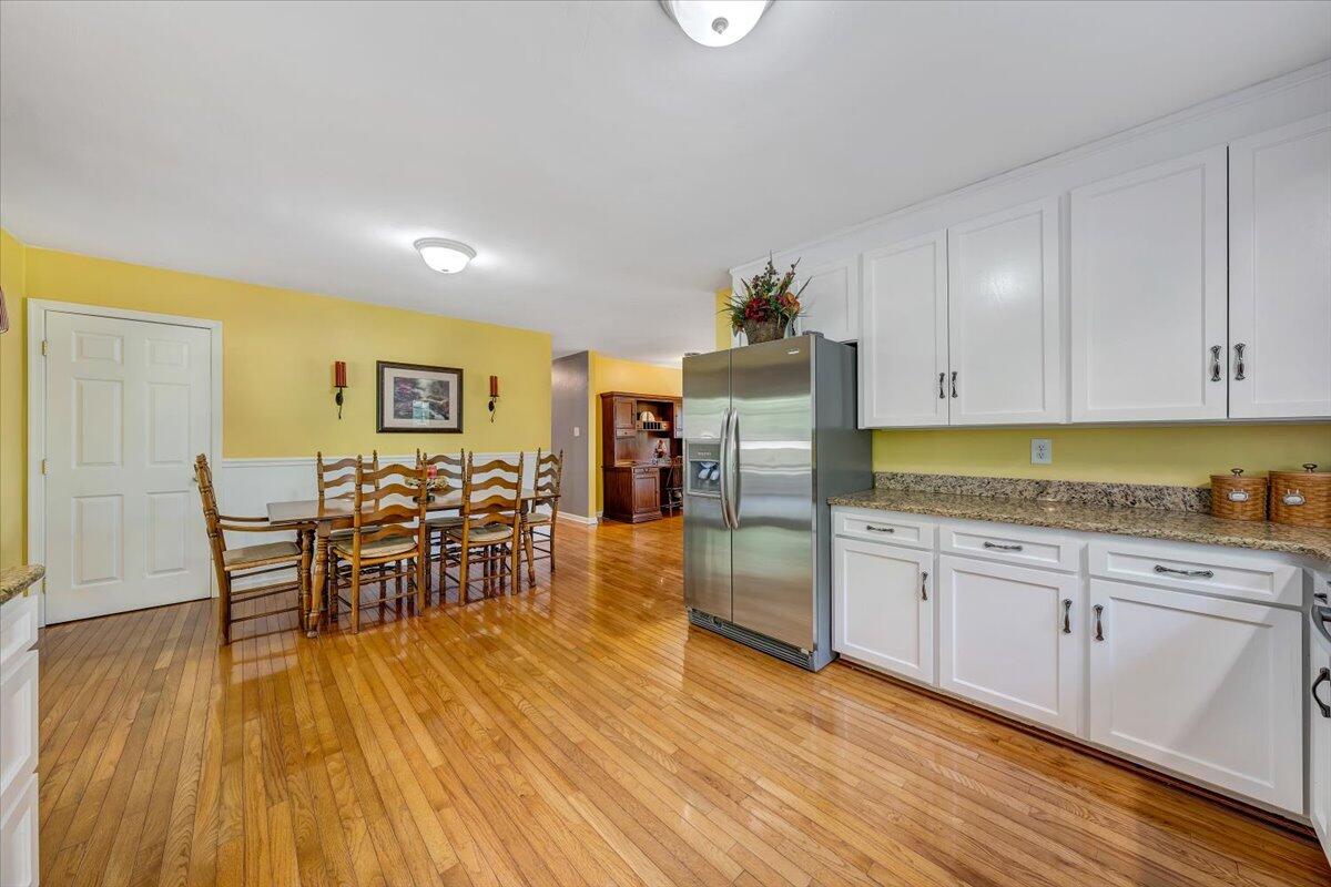 6121 Sunnycrest Road Roanoke, VA 24018 - Photo 10 of 37 Gorgeous hardwoods throughout entry