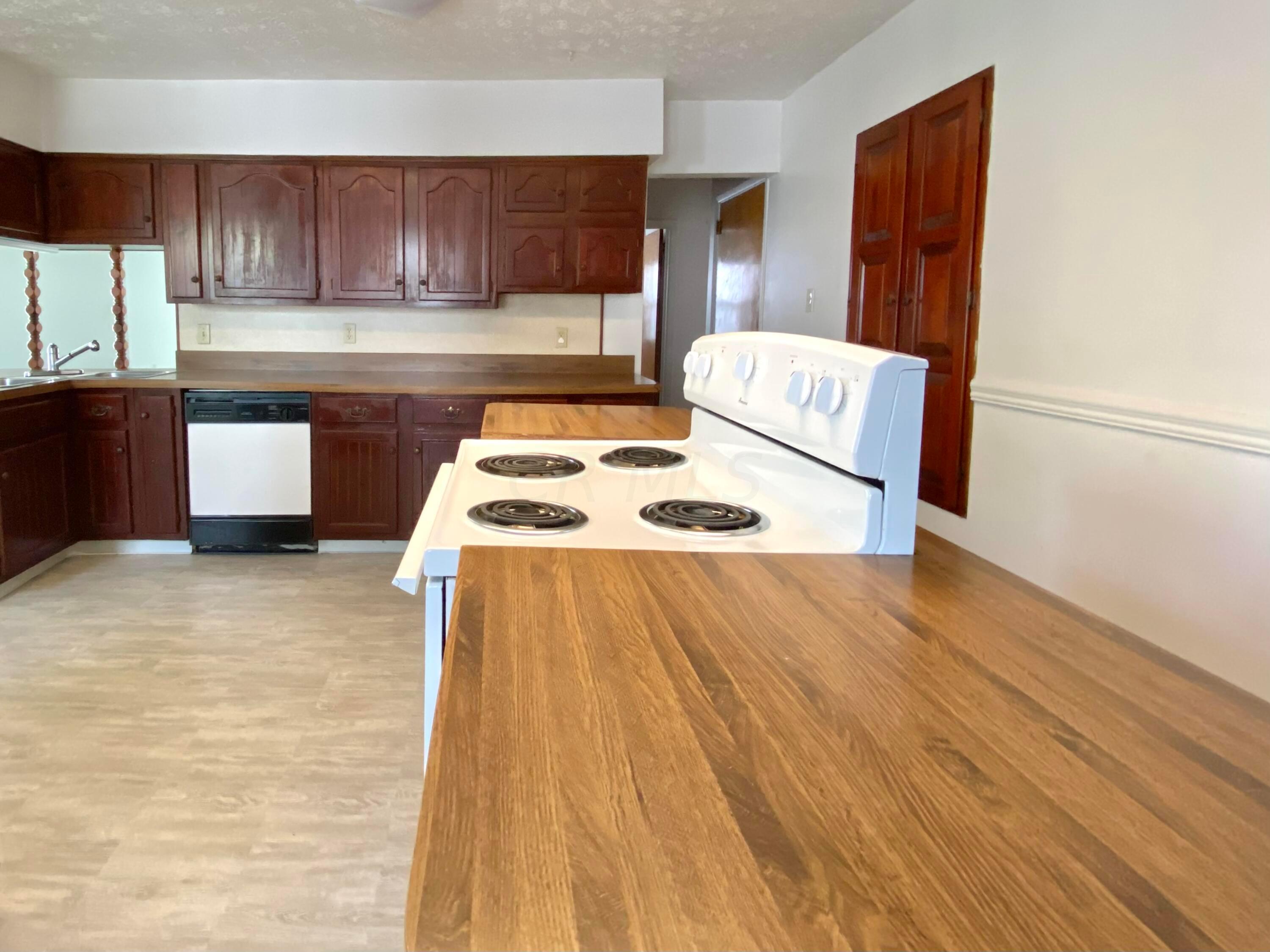 419 Ross Road Columbus, OH 43213 - Photo 13 of 33 Island