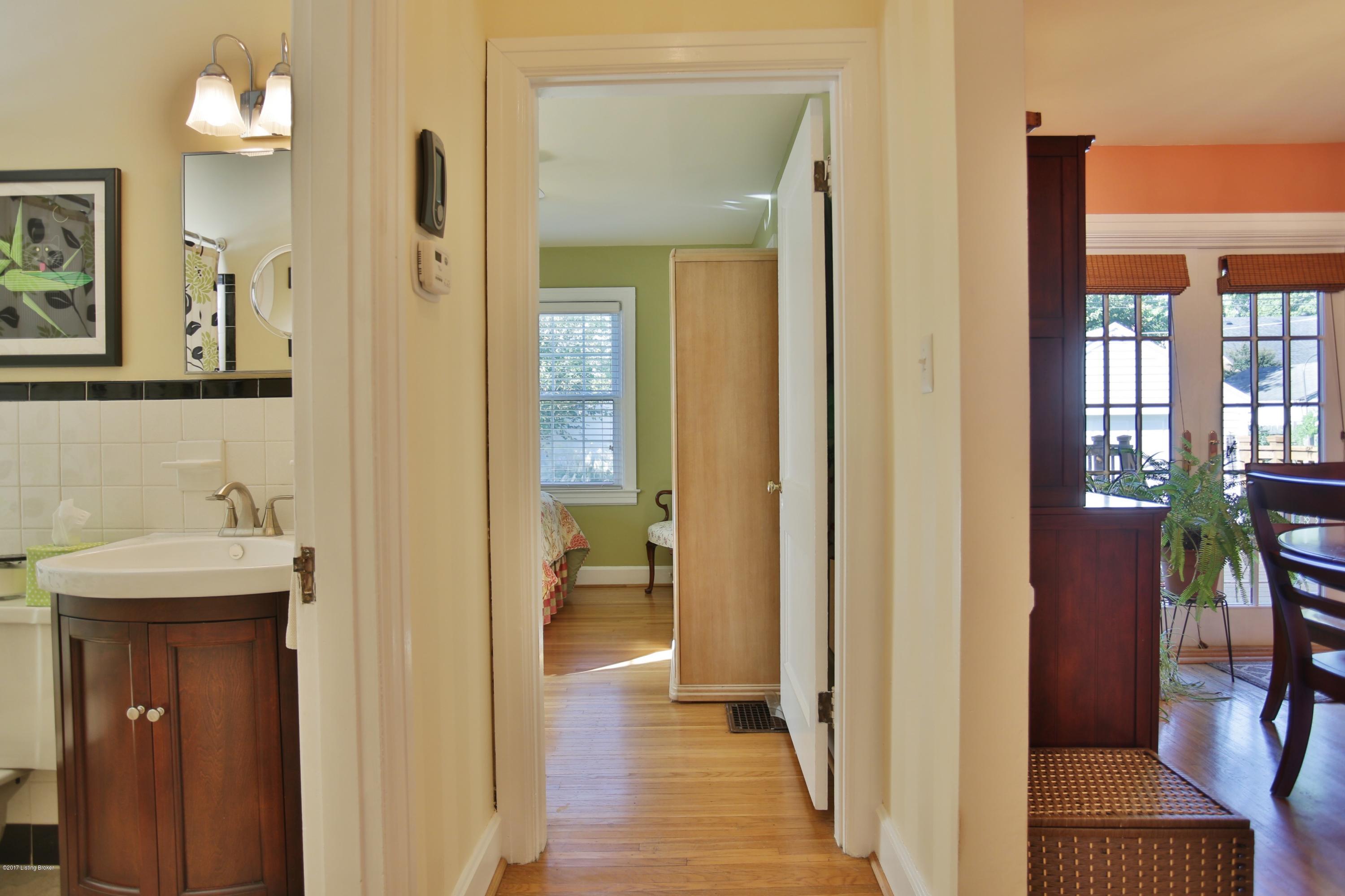 3004 Curran Road Louisville, KY 40205 - Photo 14 of 30 Hallway to Bedroom 1