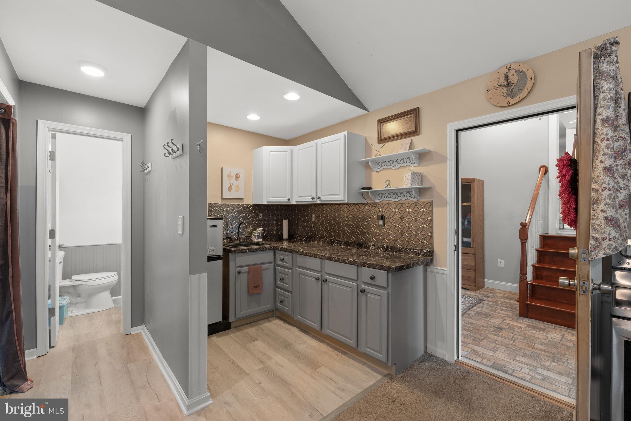 206 Pike Road Pasadena, MD 21122 - Photo 34 of 56 In-Law Suite