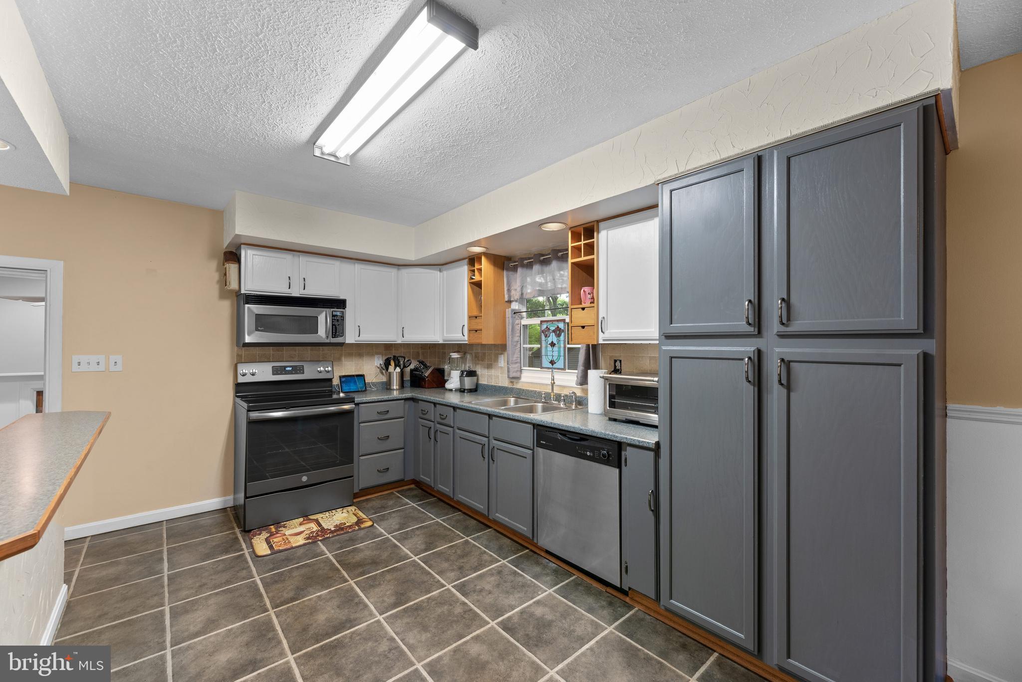 206 Pike Road Pasadena, MD 21122 - Photo 8 of 56 Kitchen
