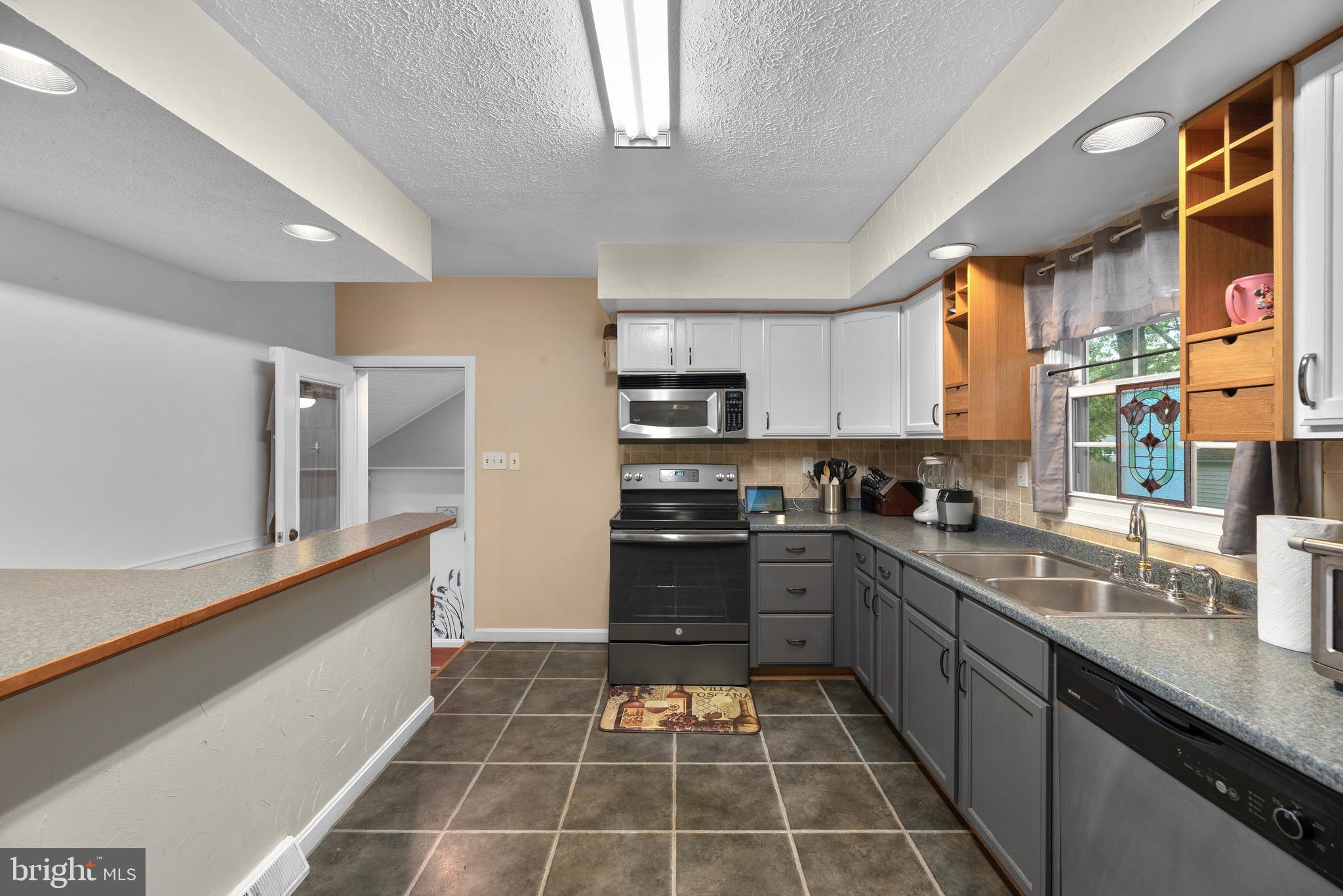 206 Pike Road Pasadena, MD 21122 - Photo 10 of 56 Kitchen