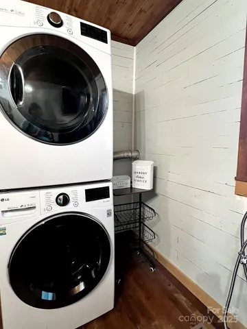 $315,000 | 98 Poplar Springs Road, Hiddenite, NC 28636