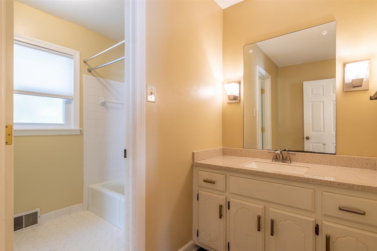2240 Cordes Road Germantown, TN 38139 - Photo 16 of 24 Gallery Image 16