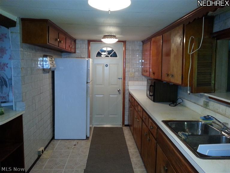 722 Rural Road Eastlake, OH 44095 - Photo 3 of 18 Gallery Image 3