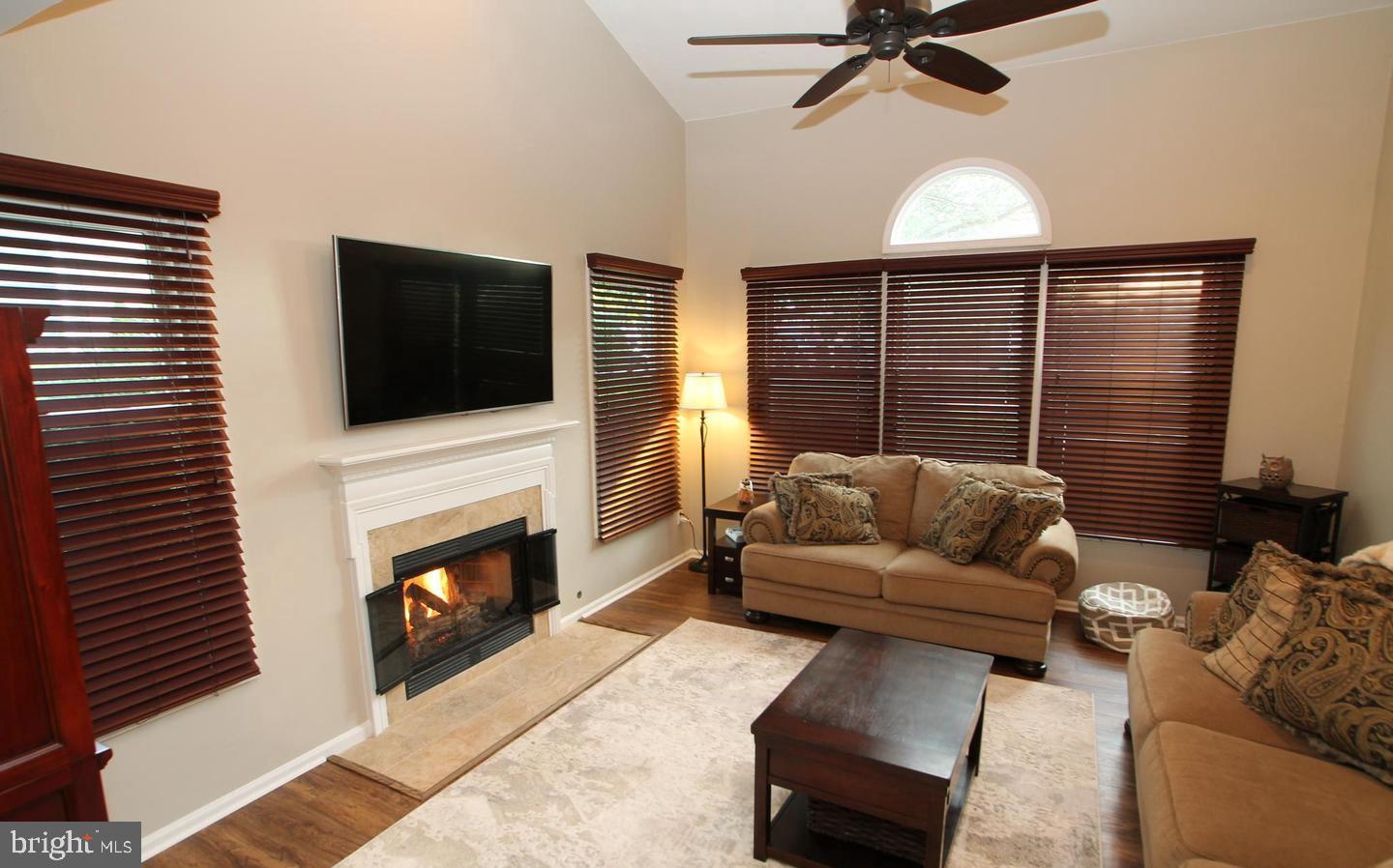 37 Northrup Court Newtown, PA 18940 - Photo 4 of 32