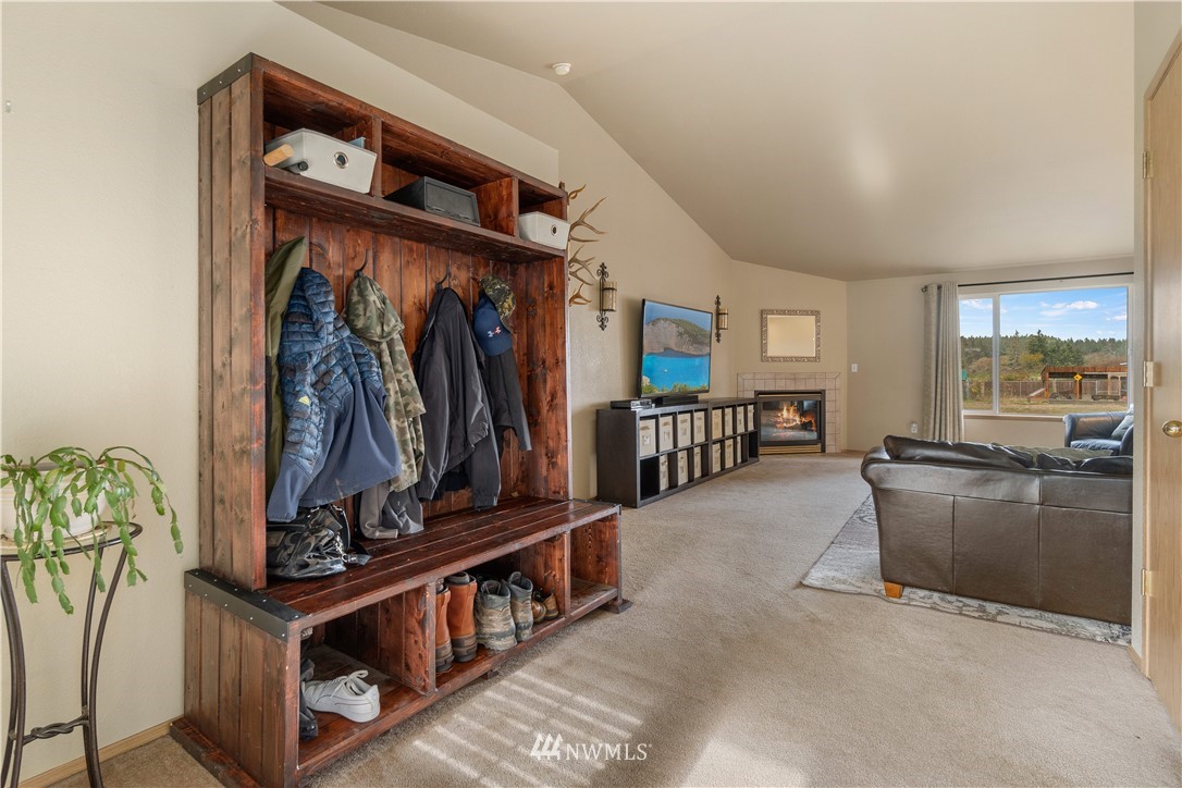 5940 184th Lane Southwest Rochester, WA 98579 - Photo 7 of 32