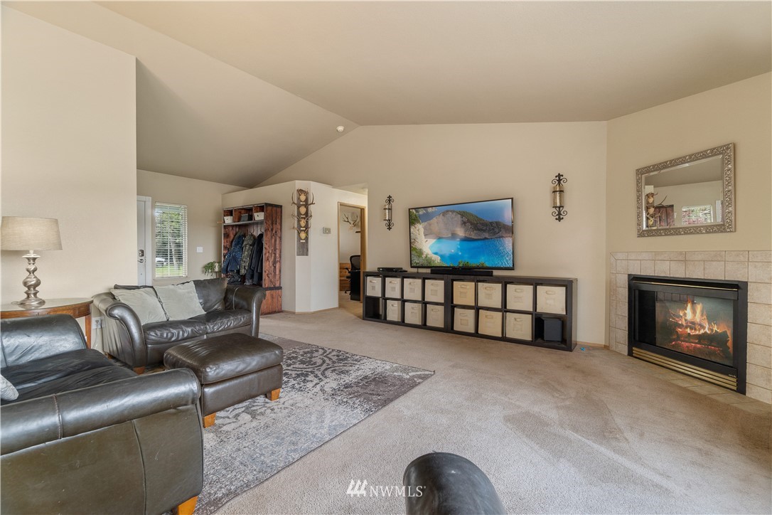 5940 184th Lane Southwest Rochester, WA 98579 - Photo 8 of 32