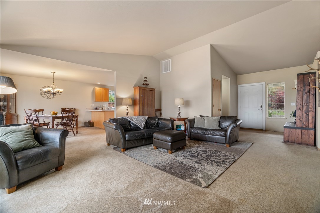 5940 184th Lane Southwest Rochester, WA 98579 - Photo 10 of 32