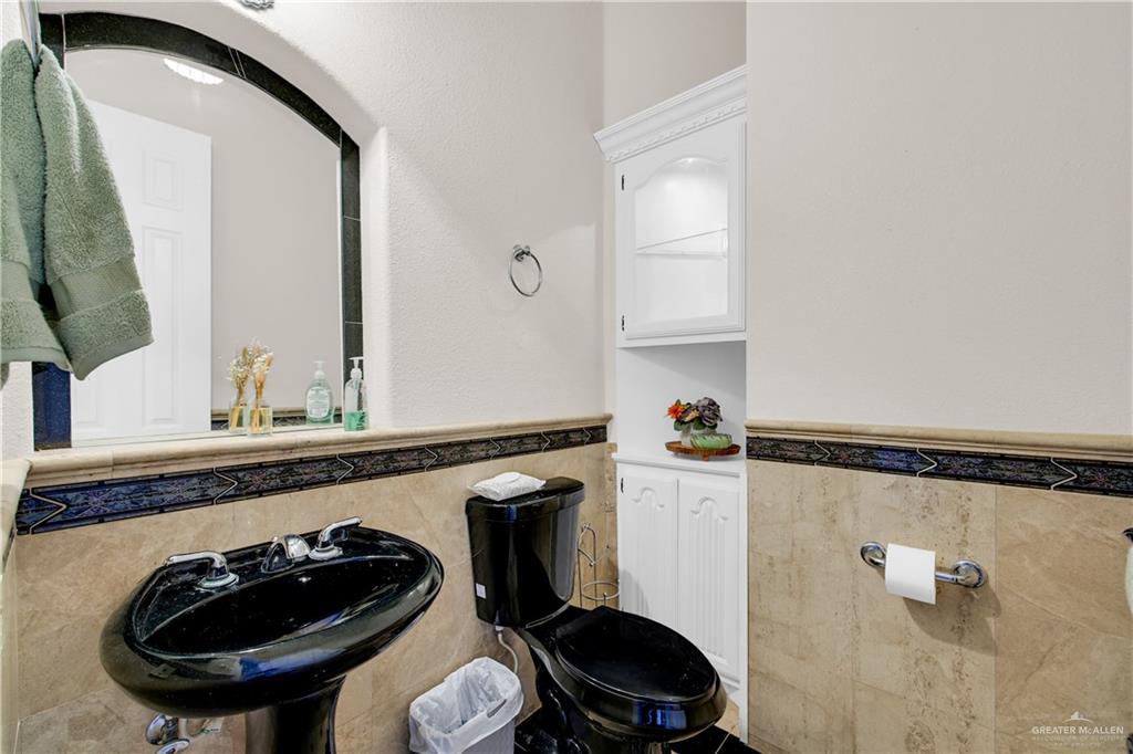 3517 Princess Street Edinburg, TX 78539 - Photo 18 of 22 a bathroom with a sink a toilet and a mirror