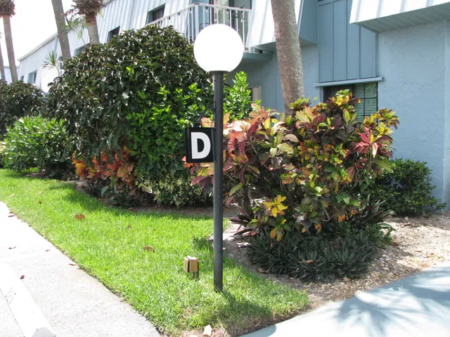 $205,900 | 950 South Kanner Highway, Unit D4, Stuart, FL 34994