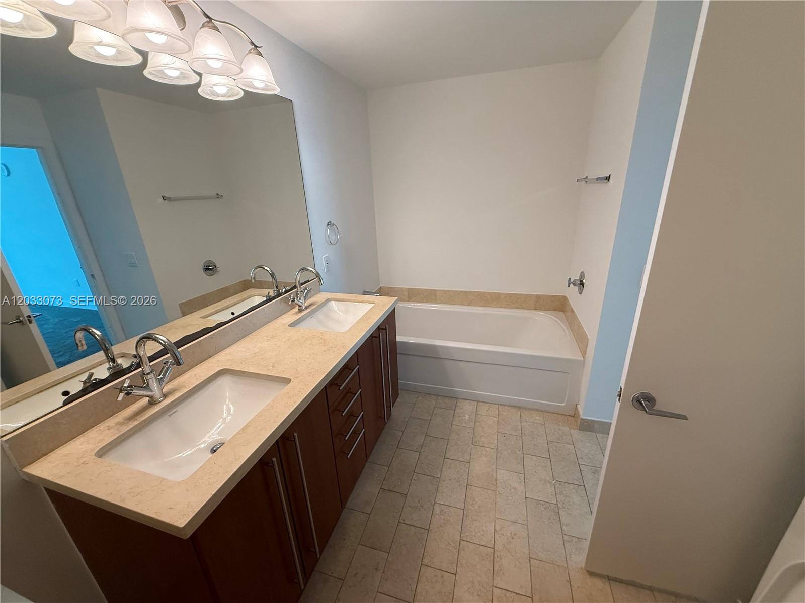 79 Southwest 12th Street, Unit 2709S Miami, FL 33130 - Photo 5 of 15