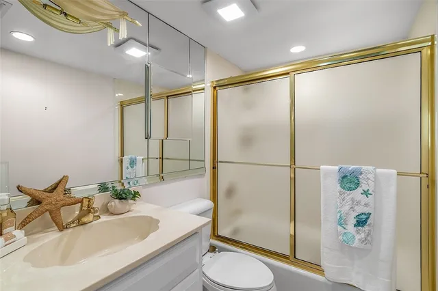 $399,000 | 1536 Ocean Drive, Unit 202B, Vero Beach, FL 32963