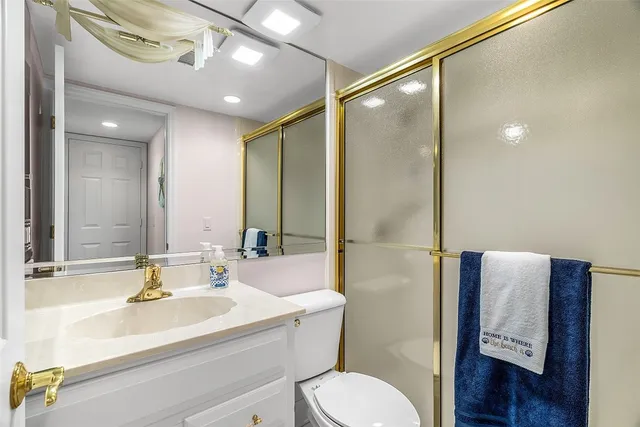 $399,000 | 1536 Ocean Drive, Unit 202B, Vero Beach, FL 32963