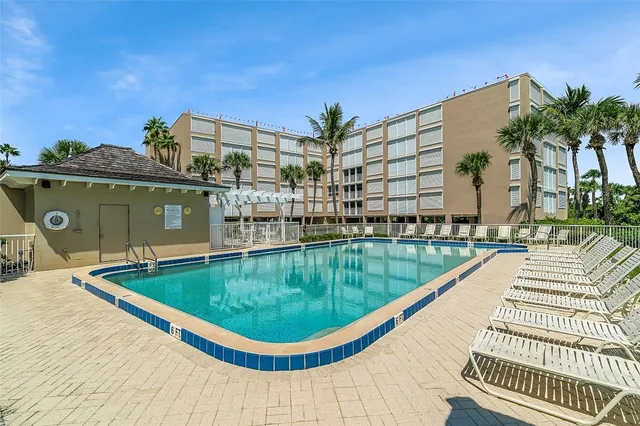 $399,000 | 1536 Ocean Drive, Unit 202B, Vero Beach, FL 32963