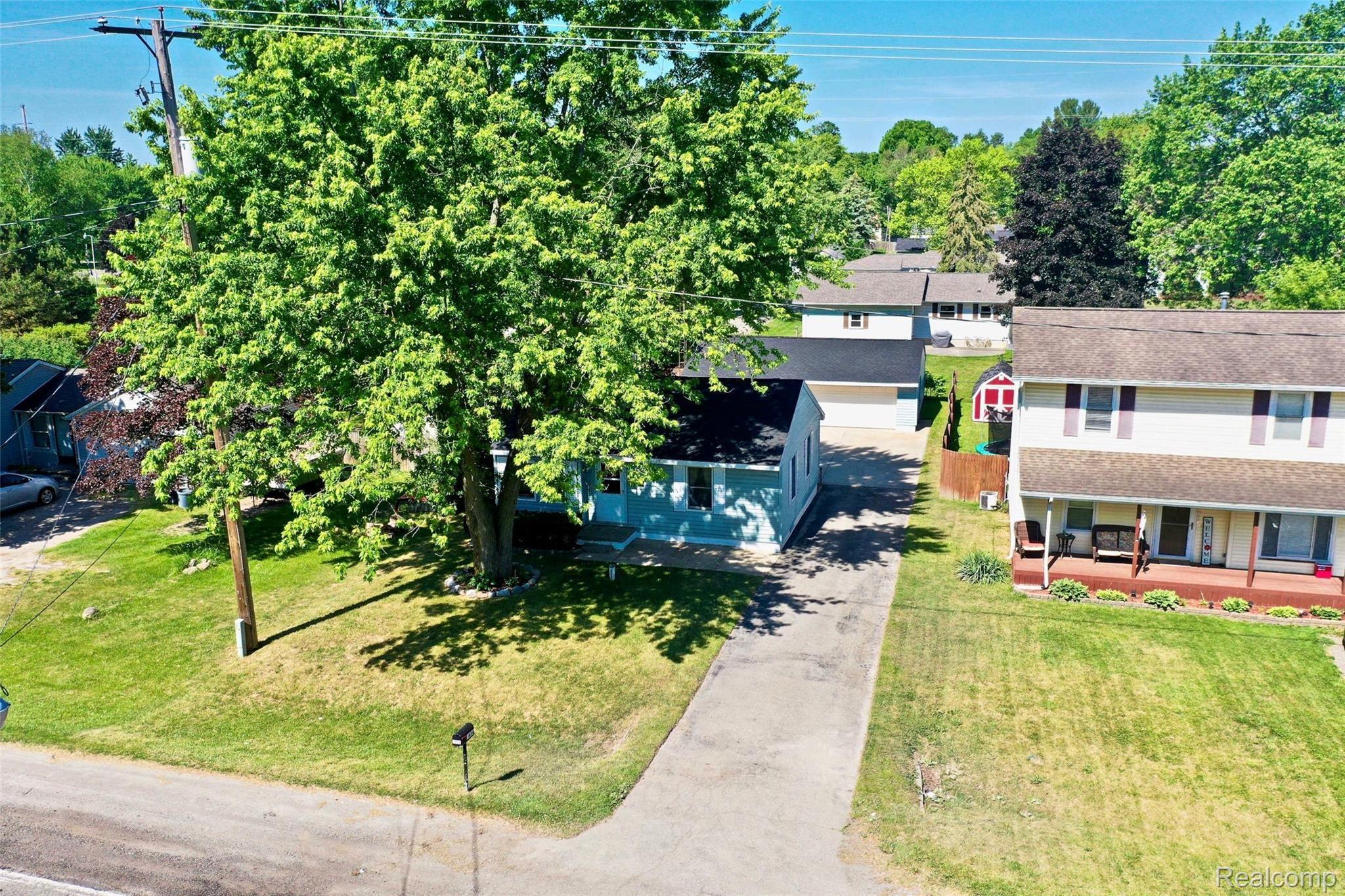 1484 Belsay Road Burton, MI 48509 - Photo 40 of 44 DAD88333-9A2C-411F-9CD4-0393D7053F85_1_201_a.jpeg