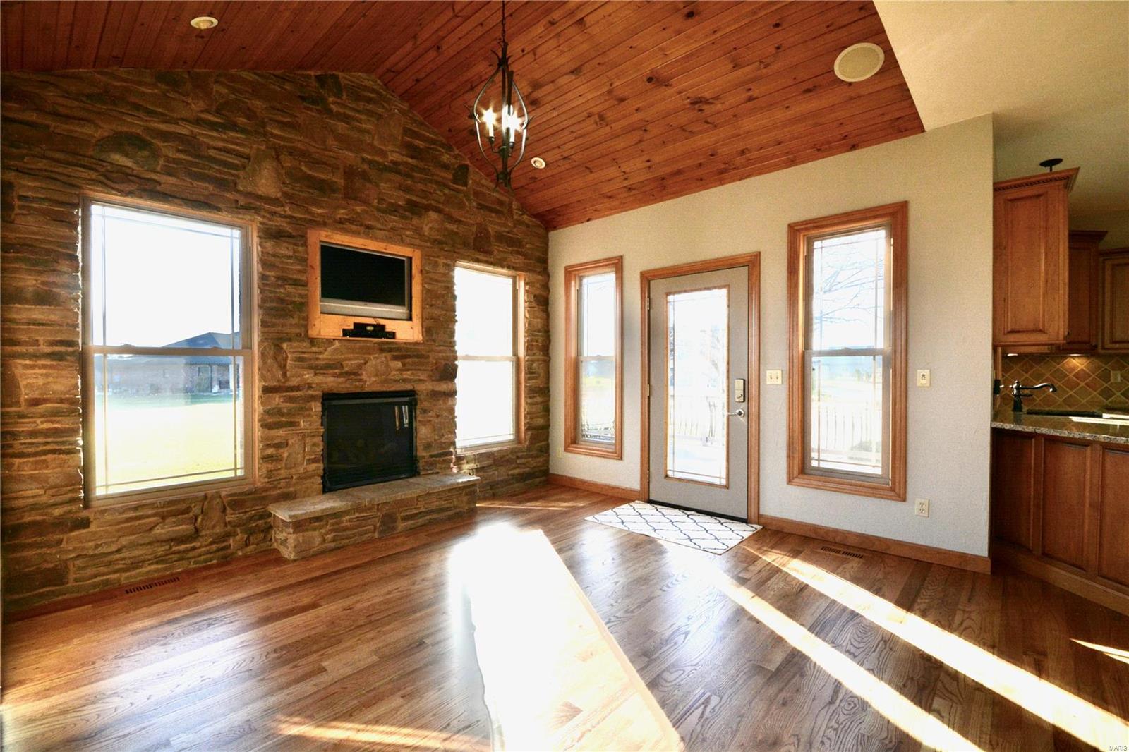 513 Torchlight Lane Lebanon, IL 62254 - Photo 14 of 63