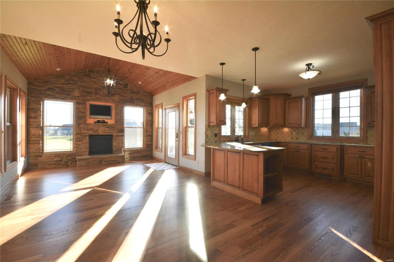 513 Torchlight Lane Lebanon, IL 62254 - Photo 10 of 63