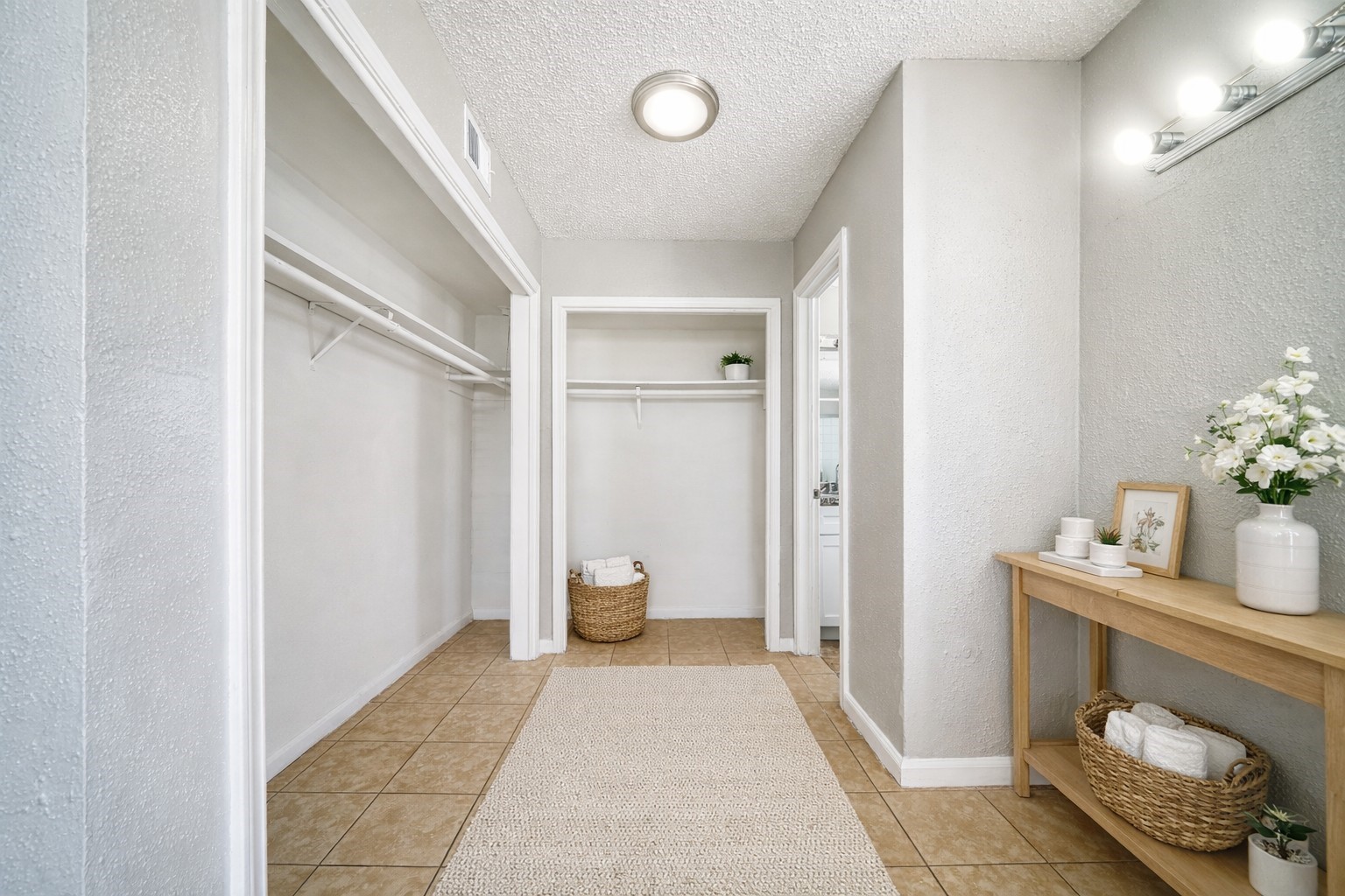 8100 Leonora Street, Unit F4 Houston, TX 77061 - Photo 10 of 11 a bedroom with a bed and a potted plant