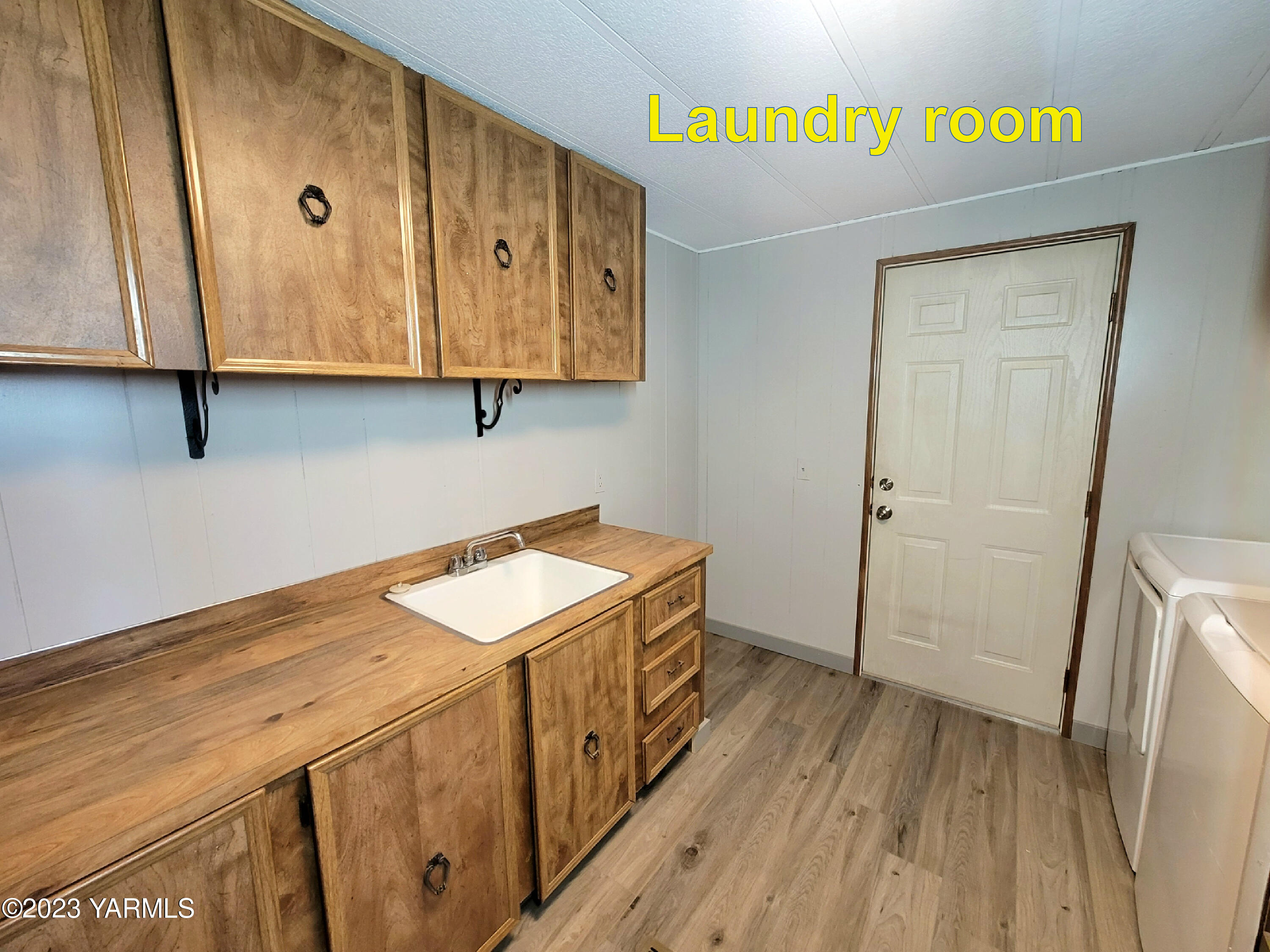 3005 Castlevale Road, Unit 50 Yakima, WA 98902 - Photo 15 of 16 a room with a wooden floor and washing machine