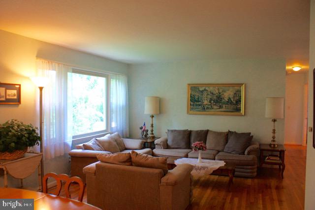 6800 Huntsman Boulevard Springfield, VA 22152 - Photo 3 of 11 Living Room