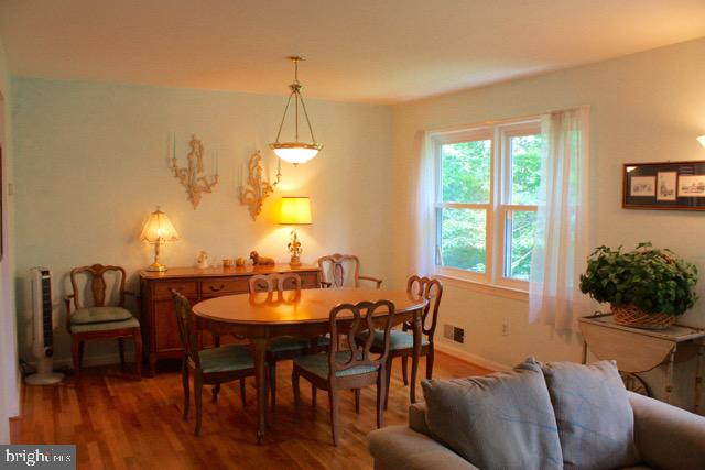 6800 Huntsman Boulevard Springfield, VA 22152 - Photo 4 of 11 Dining Room