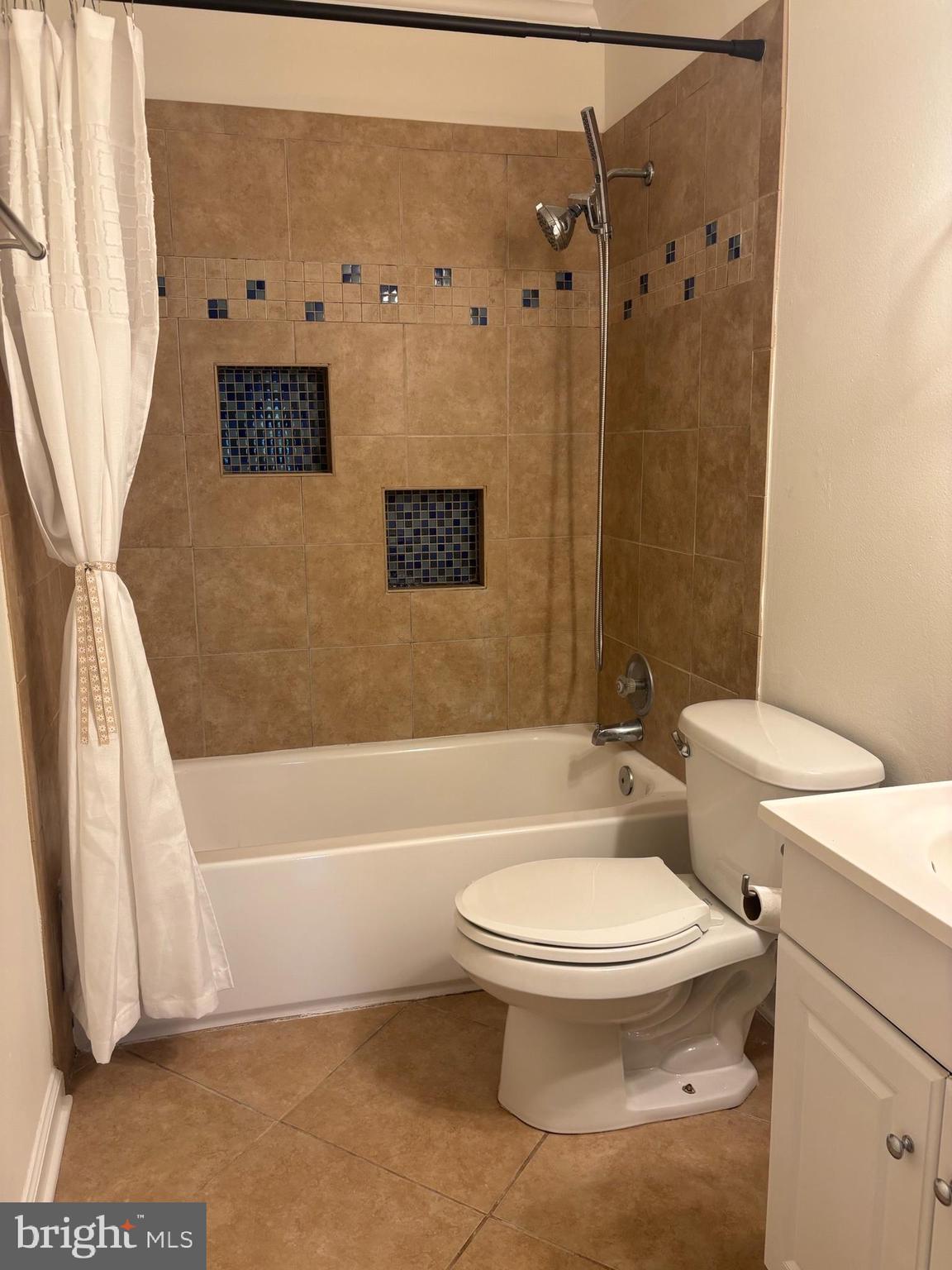 1833 Ivy Oak Square, Unit 49 Reston, VA 20190 - Photo 16 of 33 a bathroom with a toilet and a shower