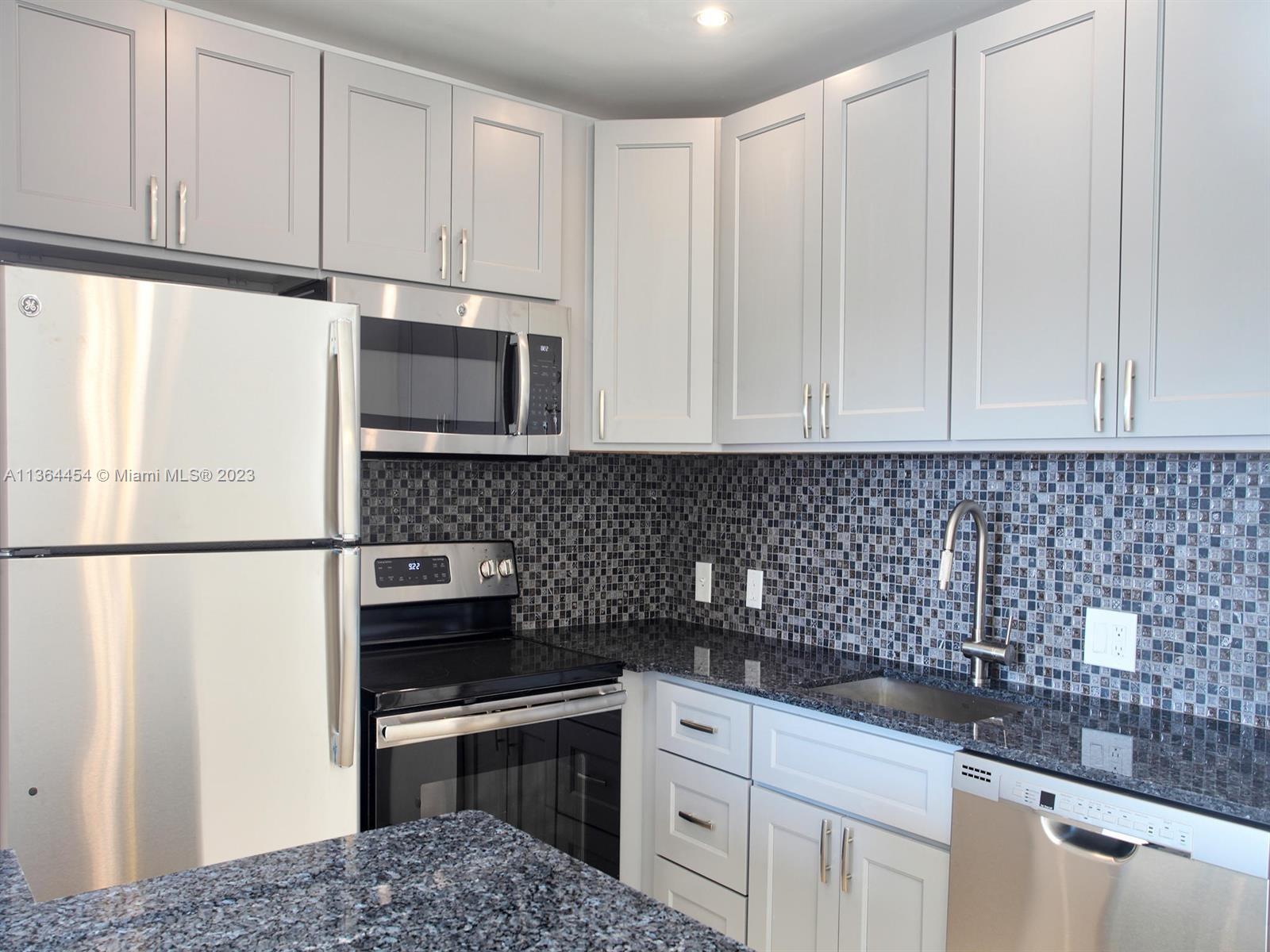 247 Preston F, Unit F Boca Raton, FL 33434 - Photo 4 of 15 Gallery Image 4