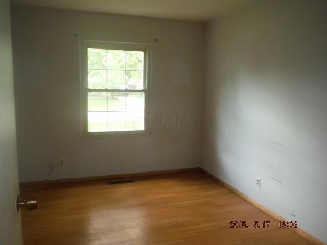 456 Lombard Road Columbus, OH 43228 - Photo 5 of 10