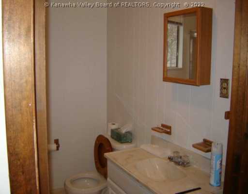 722 Daverton Road Charleston, WV 25303 - Photo 8 of 8 Master Bath/Spa.