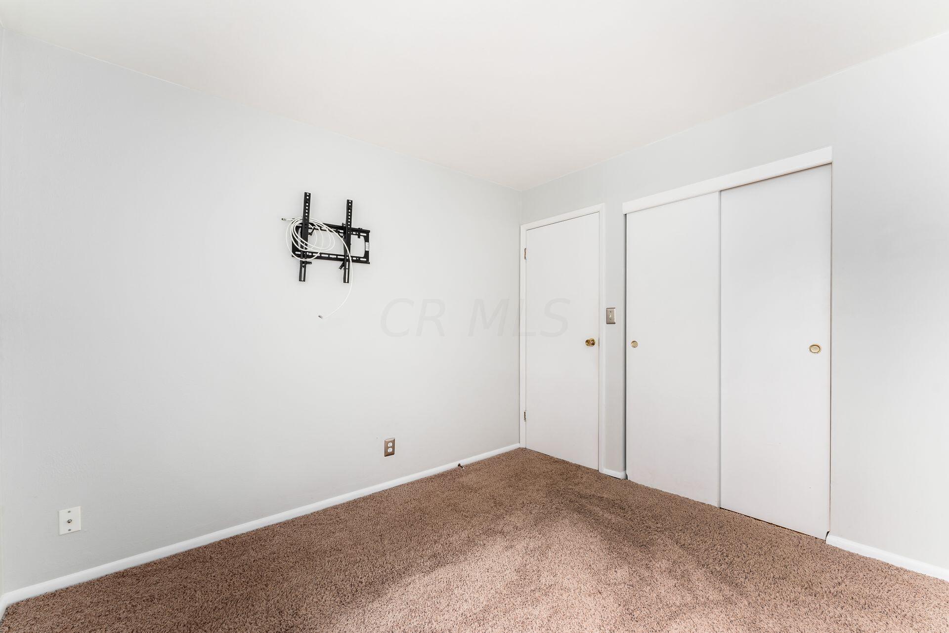 1029 Garvey Road Columbus, OH 43229 - Photo 16 of 30 022_da7d13b1_R 1029 Garvey066