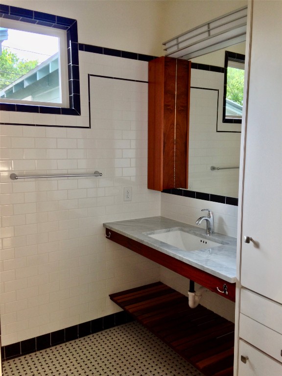 2209 East 18th Street, Unit A Austin, TX 78702 - Photo 29 of 35 Classic meets modern with subway tile, basketweave accents, and tasteful fixtures throughout.