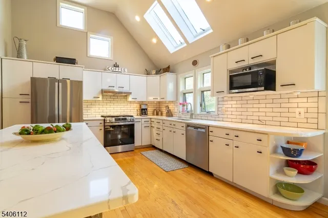 $750,000 | 9 Wayside Lane, Lebanon, NJ 08833