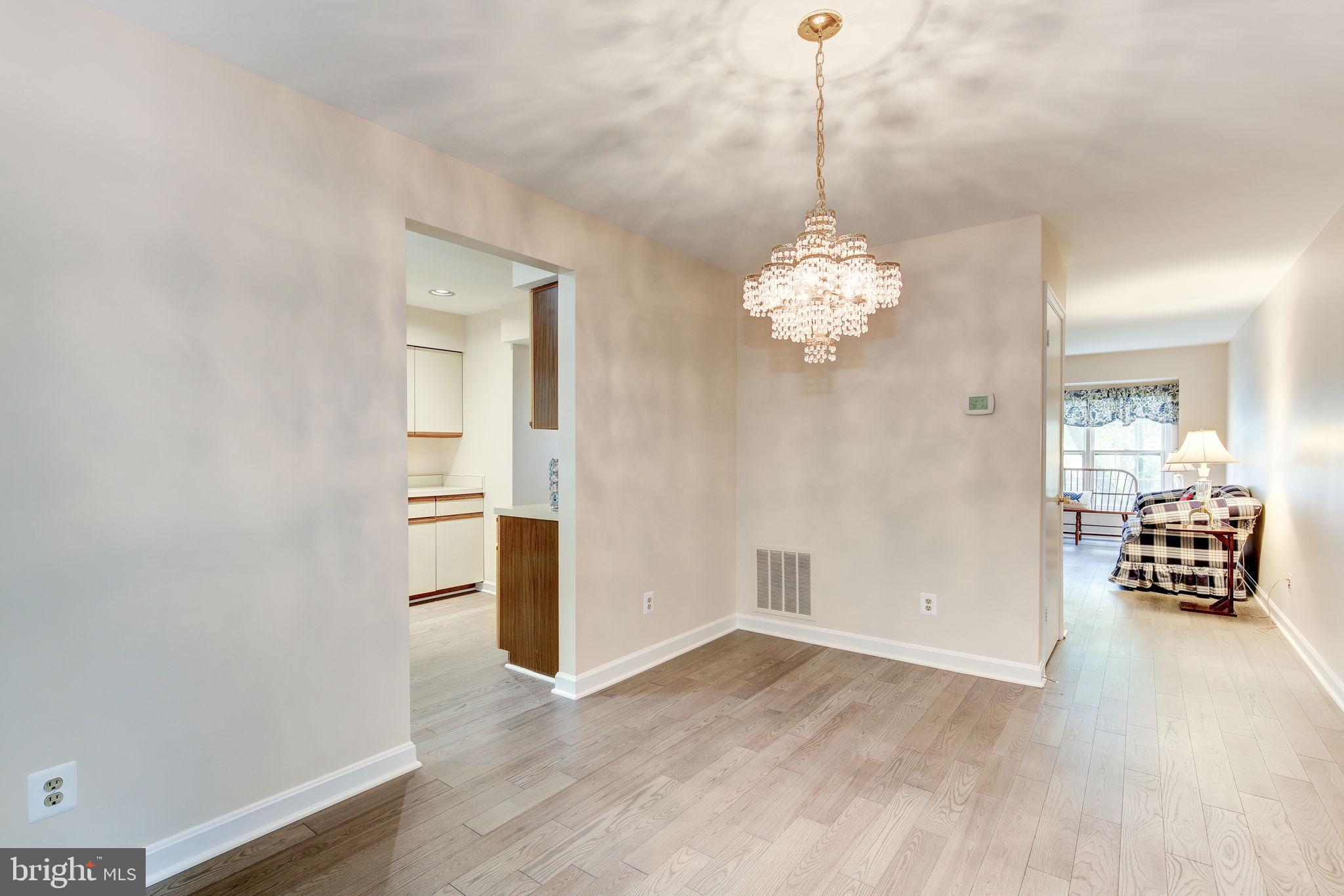 14523 Cambridge Circle Laurel, MD 20707 - Photo 12 of 39 Dining room