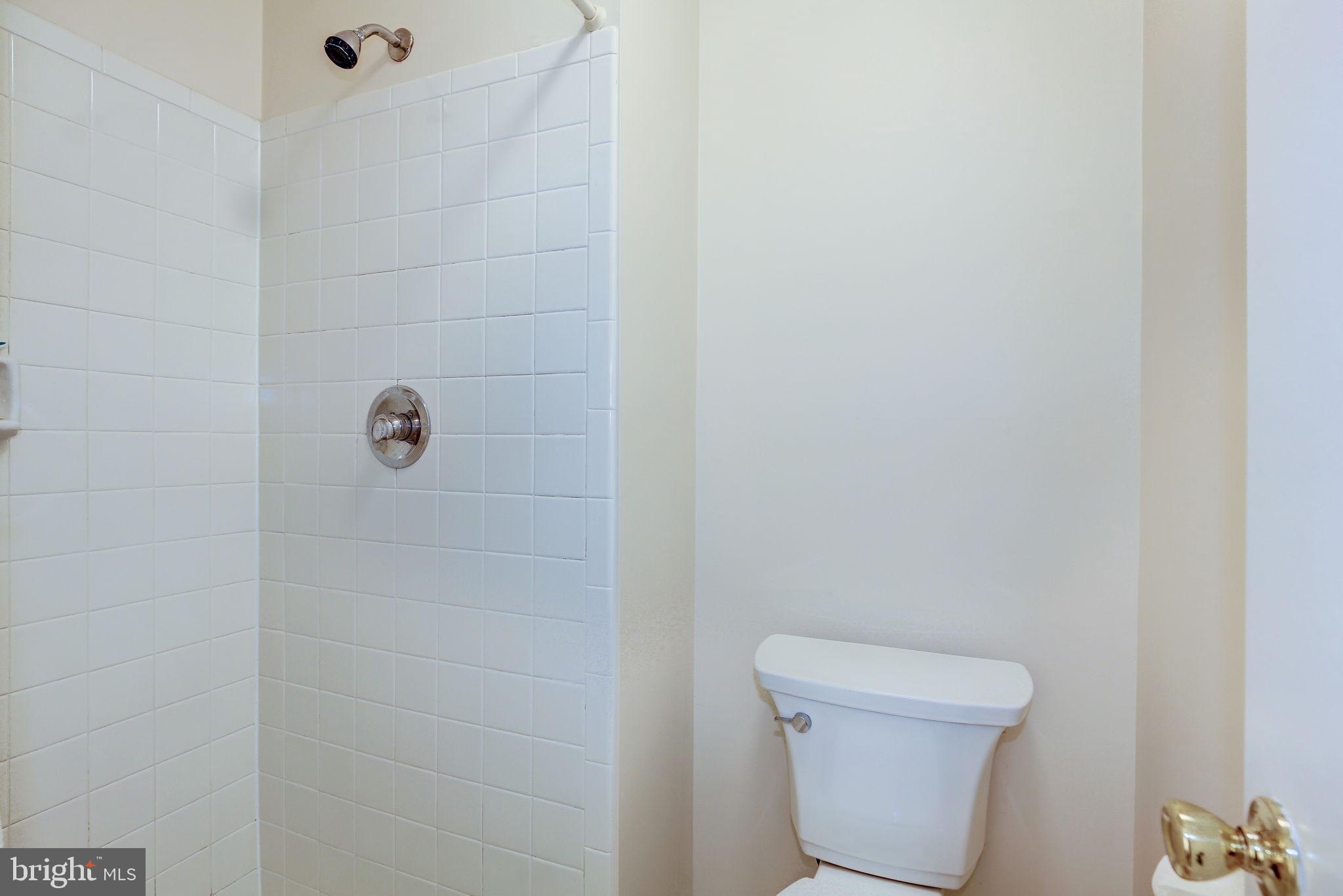 14523 Cambridge Circle Laurel, MD 20707 - Photo 22 of 39 Primary bathroom