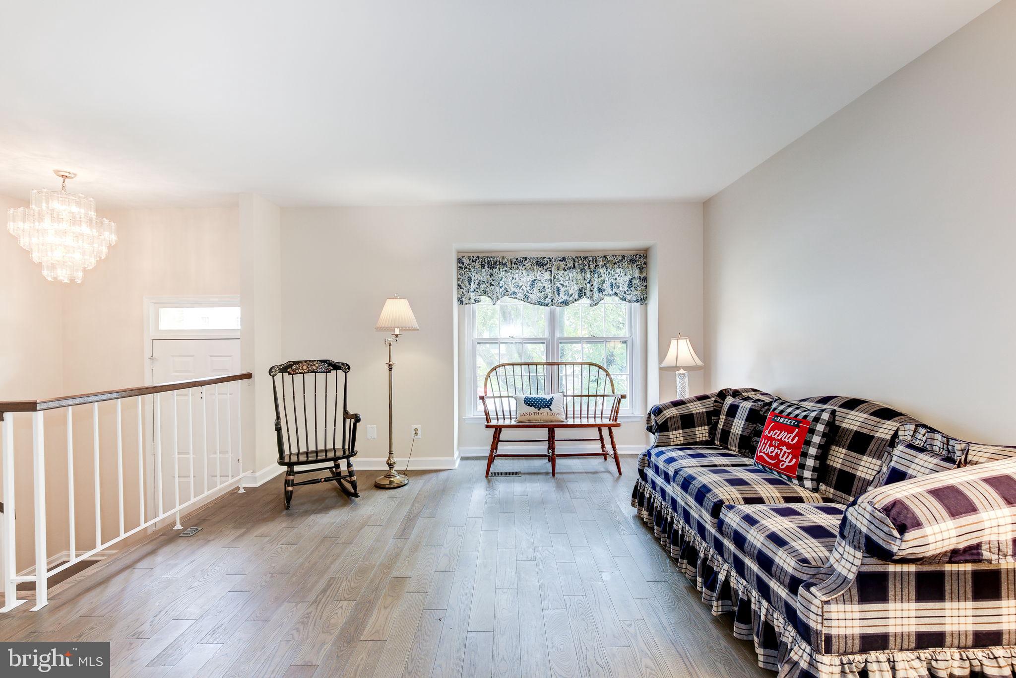 14523 Cambridge Circle Laurel, MD 20707 - Photo 6 of 39 Living room