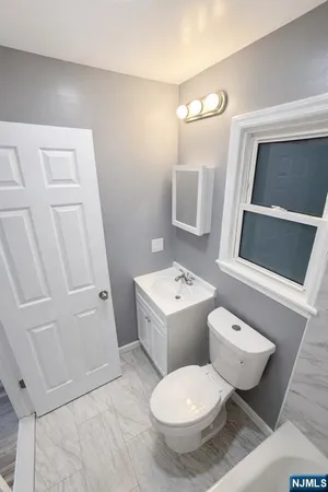 $2,990 | 413 South 16th Street, Unit 1, Newark, NJ 07103