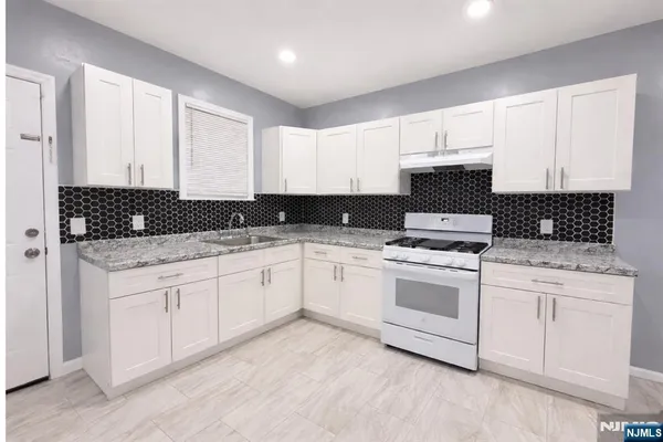 $2,990 | 413 South 16th Street, Unit 1, Newark, NJ 07103