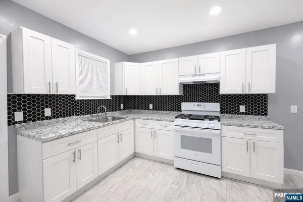 $2,990 | 413 South 16th Street, Unit 1, Newark, NJ 07103