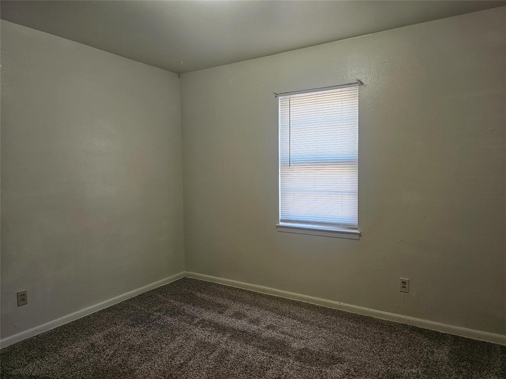 604 East 4th Street Weatherford, TX 76086 - Photo 13 of 20 an empty room with a window