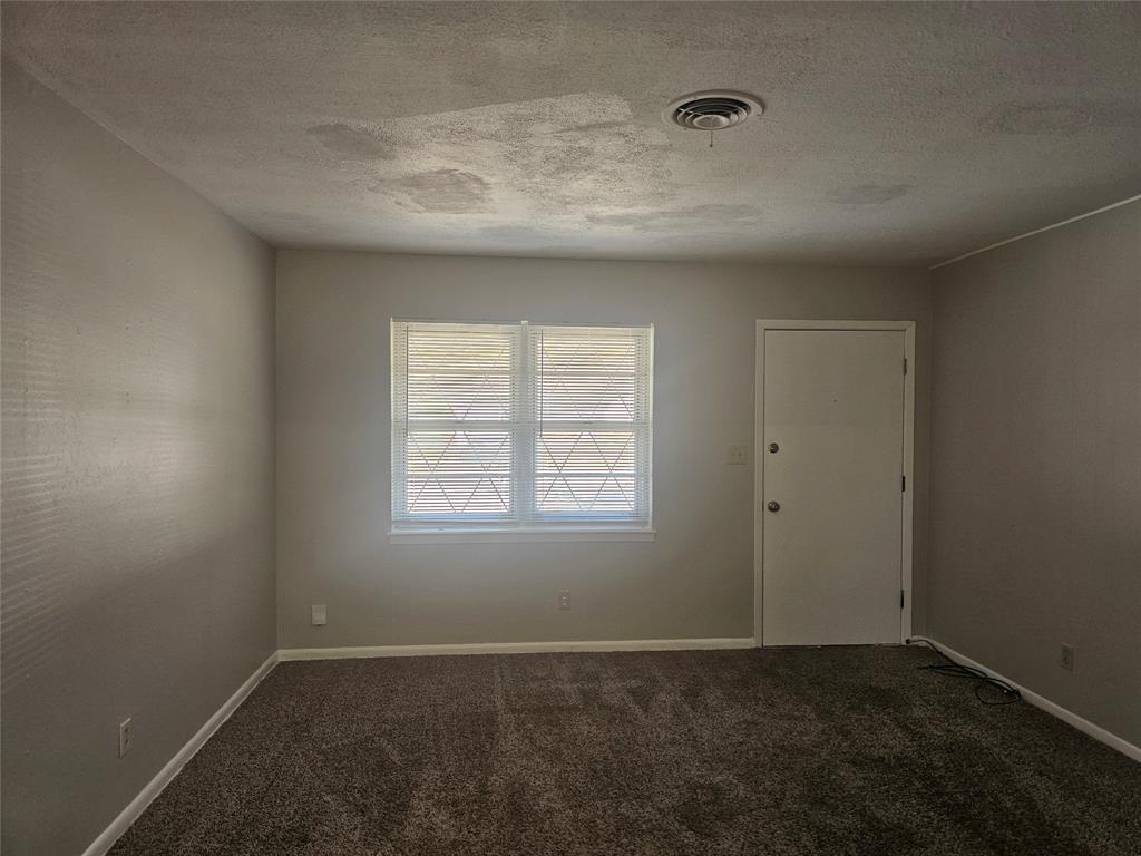 604 East 4th Street Weatherford, TX 76086 - Photo 2 of 20 an empty room with a window