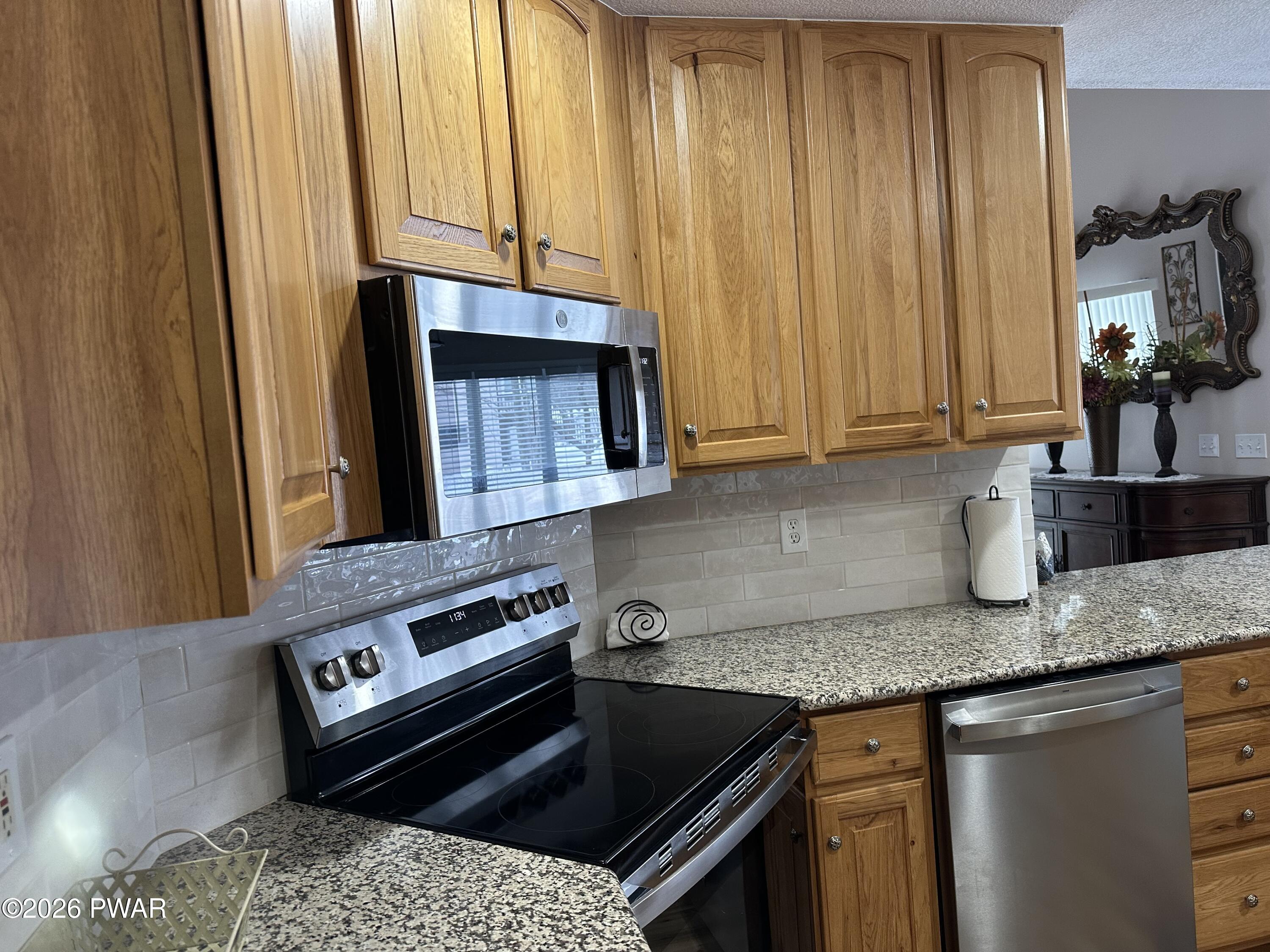 101 Pommel Drive Hawley, PA 18428 - Photo 5 of 59
