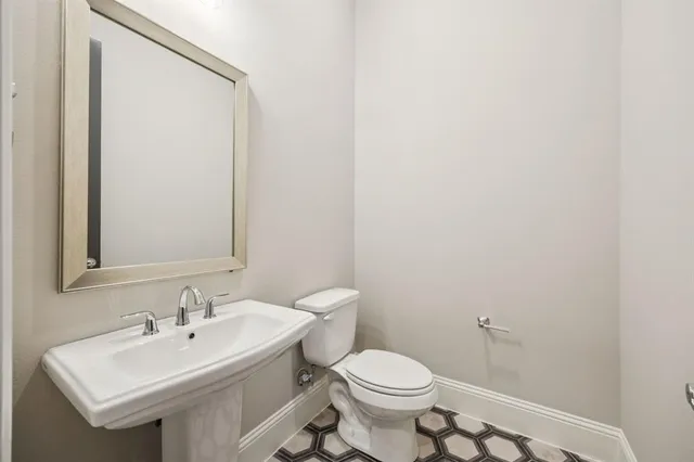 $607,000 | 305 Sunset Lane, Unit 102, Fort Worth, TX 76114