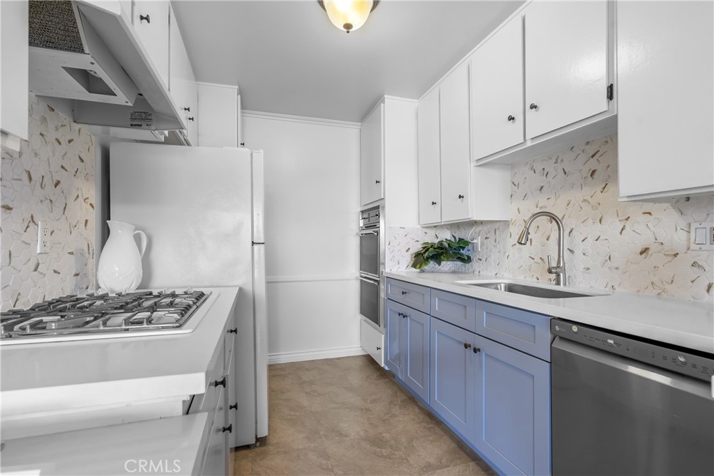 2468 Mohawk Street, Unit 202 Pasadena, CA 91107 - Photo 7 of 29 a kitchen with stainless steel appliances granite countertop a sink stove and cabinets
