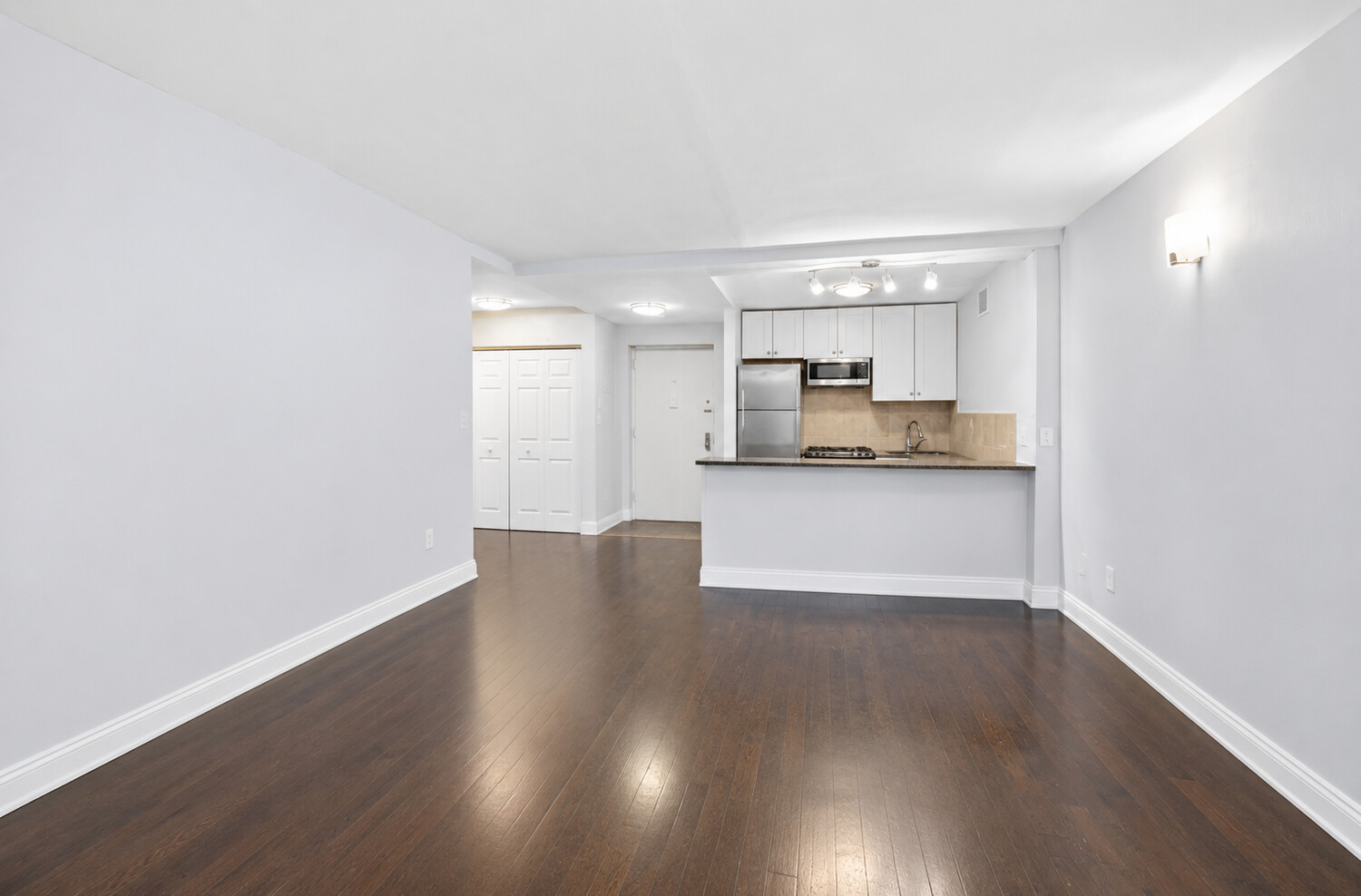 300 Rector Place, Unit 4O Manhattan, NY 10280 - Photo 6 of 14 Gallery Image 6
